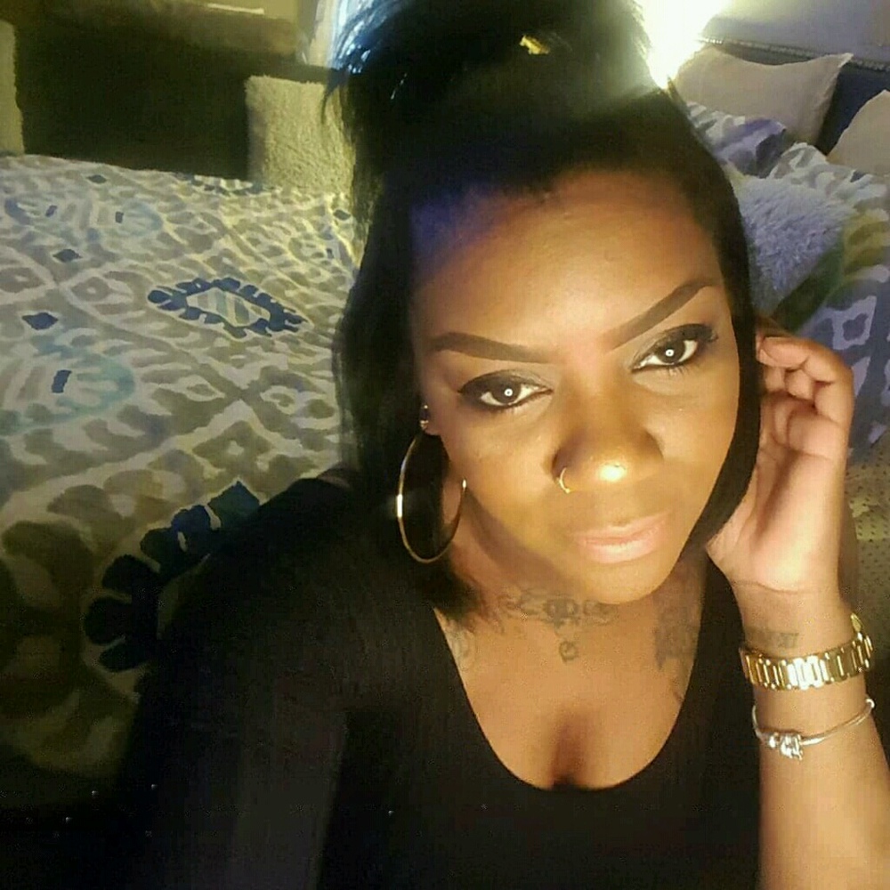 Meet your Posher, Monique